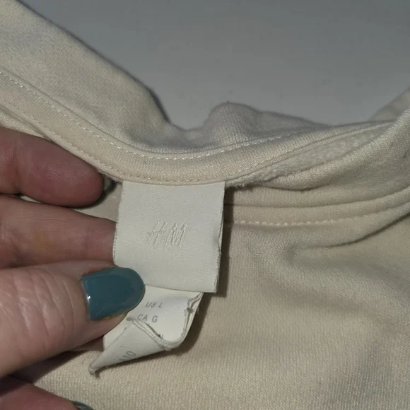 H&M White Sweater with 'À Paris' Print Large Gold Shoulder Buttons 60% Cotton - Picture 4 of 11